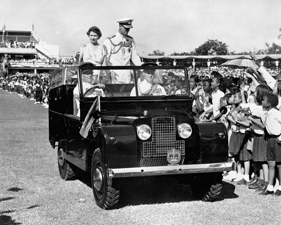 هل كررت الدوقة كيت ميدلتون إطلالة الملكة إليزابيث بعد حوالي 70 عاما؟ صورة رقم 6