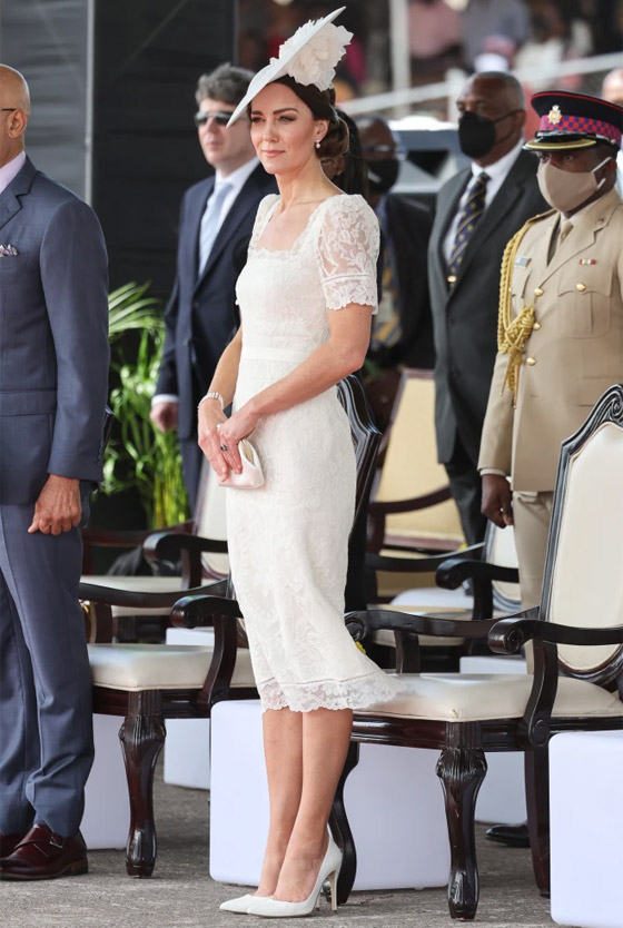 هل كررت الدوقة كيت ميدلتون إطلالة الملكة إليزابيث بعد حوالي 70 عاما؟ صورة رقم 8