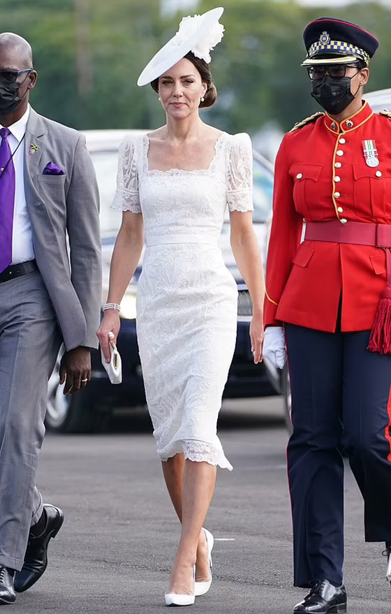 هل كررت الدوقة كيت ميدلتون إطلالة الملكة إليزابيث بعد حوالي 70 عاما؟ صورة رقم 14