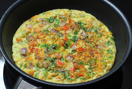 إليكم طريقة تحضير عجة البيض بالشوفان الشهية والصحية صورة رقم 7