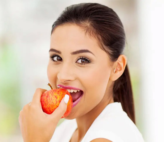 فوائد لا تتخيلها في تفاحة واحدة.. حتى إنها تخلصك من الكرش! صورة رقم 1