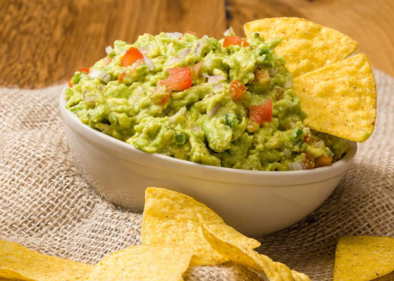 مزيج مكسيكي مميز ولذيذ.. إليكم وصفة صلصة الجواكامولي بالأفوكادو صورة رقم 7
