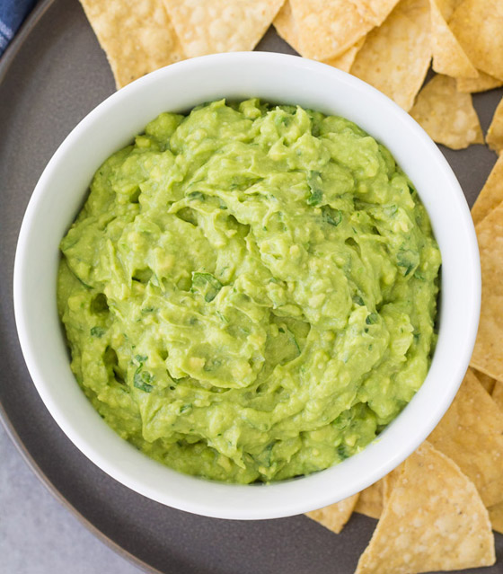 مزيج مكسيكي مميز ولذيذ.. إليكم وصفة صلصة الجواكامولي بالأفوكادو صورة رقم 5