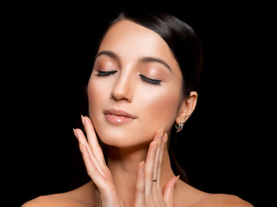 ملمع الشفاه.. احذروا هذه المواد الخطيرة والضارة بمستحضرات التجميل! صورة رقم 3