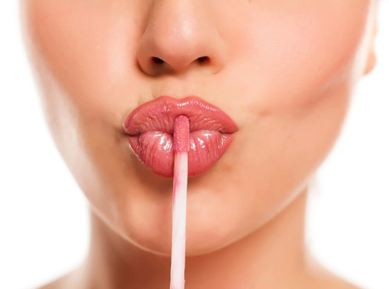 ملمع الشفاه.. احذروا هذه المواد الخطيرة والضارة بمستحضرات التجميل! صورة رقم 8