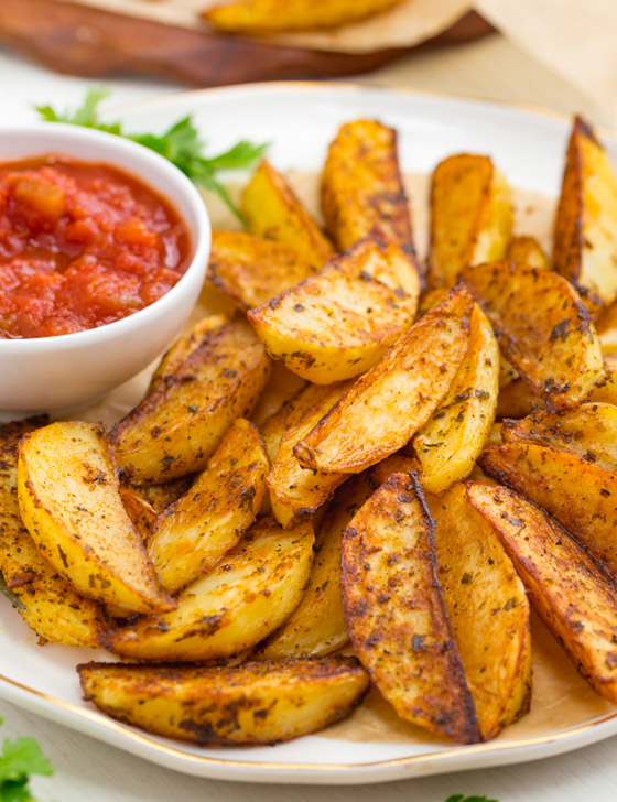 إليكم وصفة بطاطا ويدجز بالثوم والفلفل الحار الخفيفة والطيبة صورة رقم 2