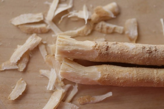 مضاد للبكتيريا ويمنع التسوس والتهابات اللثة.. تعرفوا على فوائد المسواك صورة رقم 8 مضاد للبكتيريا ويمنع التسوس والتهابات اللثة.. تعرفوا على فوائد المسواك صورة رقم 8