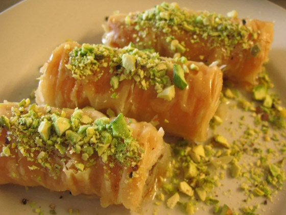 حلوى رمضان: إليكم طريقة تحضير أصابع البقلاوة بالقشطة الشهية صورة رقم 6 حلوى رمضان: إليكم طريقة تحضير أصابع البقلاوة بالقشطة الشهية صورة رقم 6