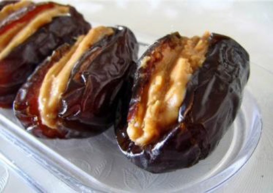 وصفة رمضان.. التمر المحشو بزبدة الفول السوداني أفضل «سناك» صورة رقم 4