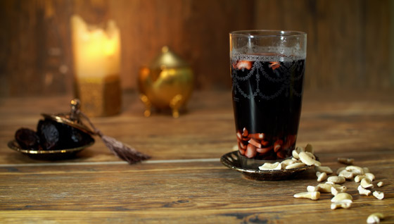 فوائده وطريقة تحضيره: الجلاب شراب من دبس التمر أو الخروب يُطيب بالبخور! صورة رقم 1