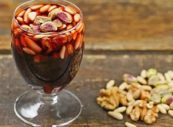 فوائده وطريقة تحضيره: الجلاب شراب من دبس التمر أو الخروب يُطيب بالبخور! صورة رقم 6