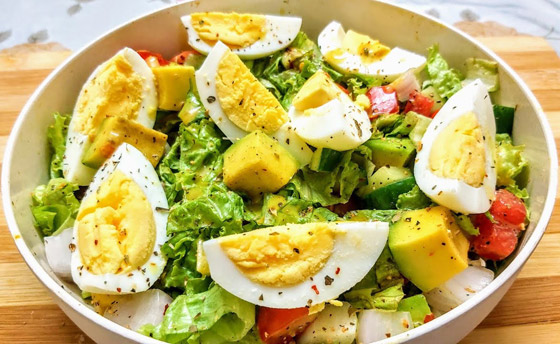 وصفة سلطة البيض المسلوق للرجيم.. لوجبة إفطار رمضانية خفيفة وشهية صورة رقم 2