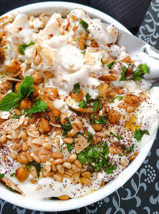 إليكم طريقة تحضير الفتة باللبن الشهية بطريقة سهلة صورة رقم 9