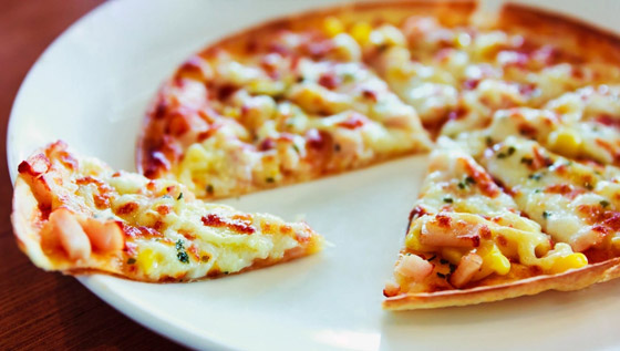 بـ3 مكونات.. طريقة تحضير خبز التورتيلا واستخدامه بصنع بيتزا الـ5 دقائق صورة رقم 5