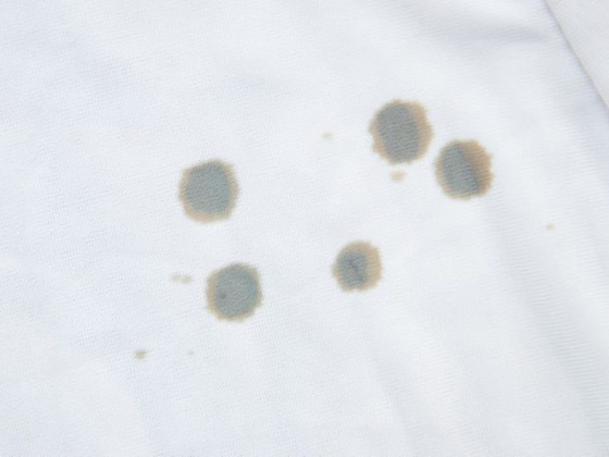 وصفة سحرية للتخلص من بقع الزيت العنيدة على الملابس صورة رقم 7