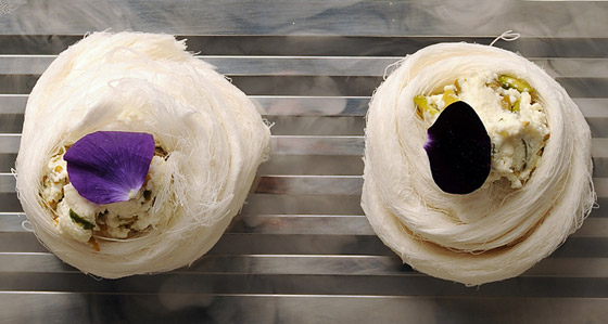 إليكم طريقة تحضير الغزلية بالقشطة.. حلوى رمضانية شهية صورة رقم 2