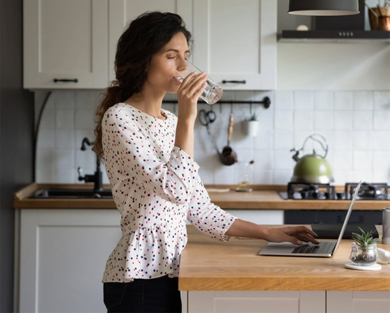 العطش الشديد دليل على مرض خطير.. 8 حالات صحية تسبب الظمأ المستمر صورة رقم 1 العطش الشديد دليل على مرض خطير.. 8 حالات صحية تسبب الظمأ المستمر صورة رقم 1