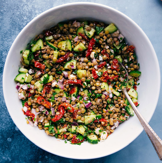 إليكم طريقة تحضير سلطة العدس الصحية واللذيذة بطريقة ولا أسهل صورة رقم 6 إليكم طريقة تحضير سلطة العدس الصحية واللذيذة بطريقة ولا أسهل صورة رقم 6