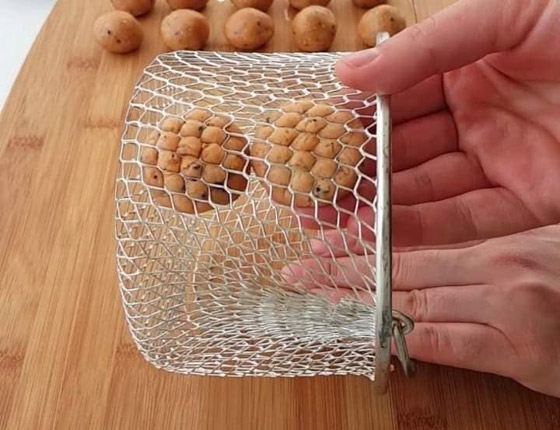 صور: كيف تقومي بنقش وتزيين كعك العيد بأفكار سهلة ومبتكرة وبأدوات متاحة بالمنزل صورة رقم 6 صور: كيف تقومي بنقش وتزيين كعك العيد بأفكار سهلة ومبتكرة وبأدوات متاحة بالمنزل صورة رقم 6