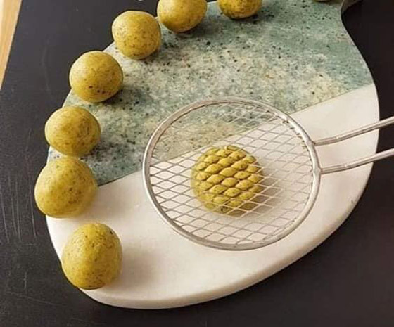 صور: كيف تقومي بنقش وتزيين كعك العيد بأفكار سهلة ومبتكرة وبأدوات متاحة بالمنزل صورة رقم 7 صور: كيف تقومي بنقش وتزيين كعك العيد بأفكار سهلة ومبتكرة وبأدوات متاحة بالمنزل صورة رقم 7