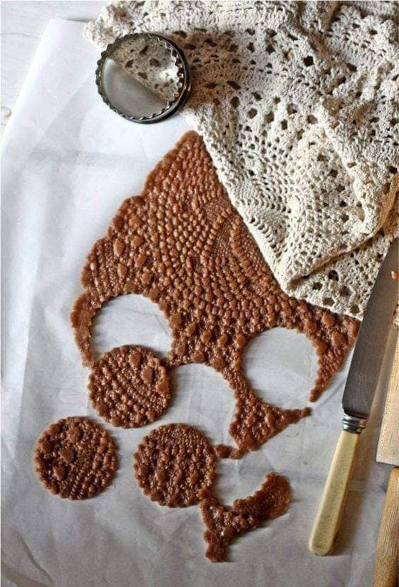 صور: كيف تقومي بنقش وتزيين كعك العيد بأفكار سهلة ومبتكرة وبأدوات متاحة بالمنزل صورة رقم 8 صور: كيف تقومي بنقش وتزيين كعك العيد بأفكار سهلة ومبتكرة وبأدوات متاحة بالمنزل صورة رقم 8