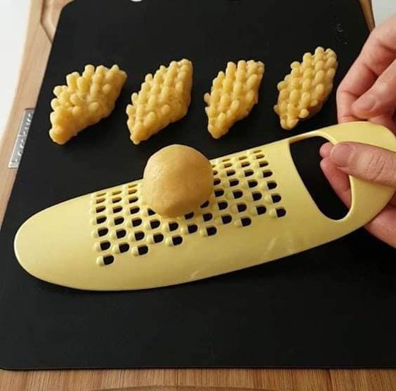 صور: كيف تقومي بنقش وتزيين كعك العيد بأفكار سهلة ومبتكرة وبأدوات متاحة بالمنزل صورة رقم 13 صور: كيف تقومي بنقش وتزيين كعك العيد بأفكار سهلة ومبتكرة وبأدوات متاحة بالمنزل صورة رقم 13