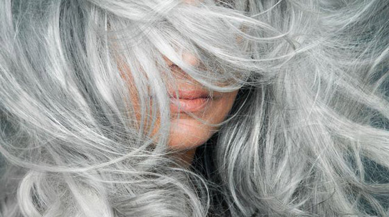 بشكل طبيعي.. هكذا يمكنكم إخفاء الشعر الأبيض صورة رقم 6