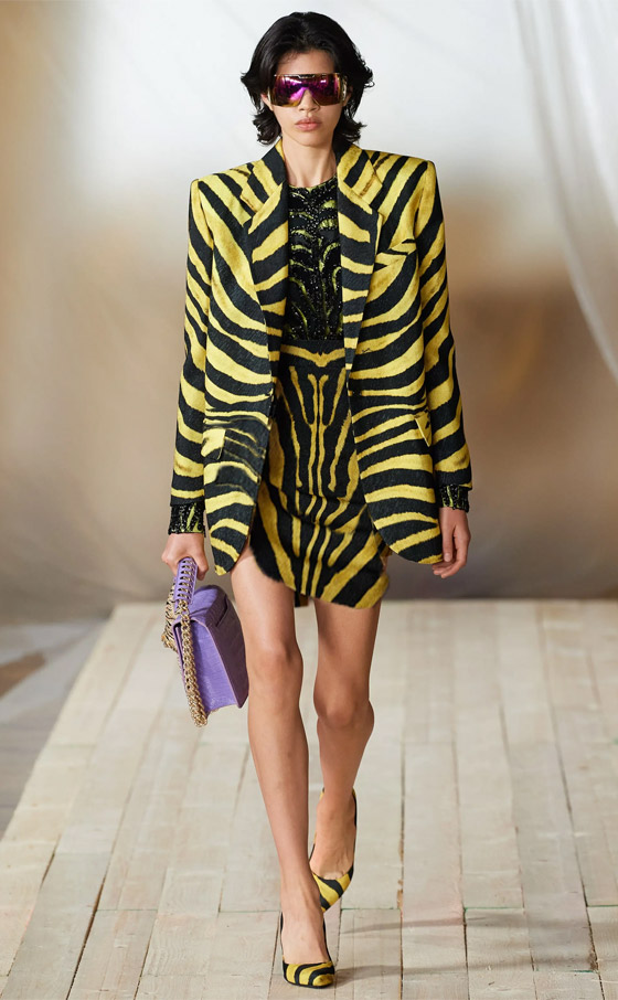 اللون الأصفر.. لون التفاؤل والفرح والإطلالة الصيفية المشرقة صورة رقم 6 اللون الأصفر.. لون التفاؤل والفرح والإطلالة الصيفية المشرقة صورة رقم 6