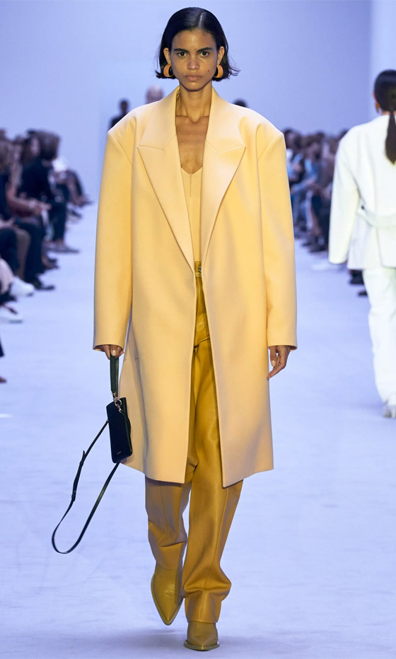 اللون الأصفر.. لون التفاؤل والفرح والإطلالة الصيفية المشرقة صورة رقم 8 اللون الأصفر.. لون التفاؤل والفرح والإطلالة الصيفية المشرقة صورة رقم 8