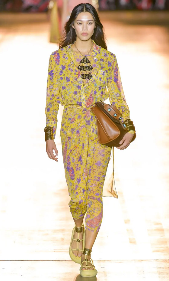 اللون الأصفر.. لون التفاؤل والفرح والإطلالة الصيفية المشرقة صورة رقم 10 اللون الأصفر.. لون التفاؤل والفرح والإطلالة الصيفية المشرقة صورة رقم 10