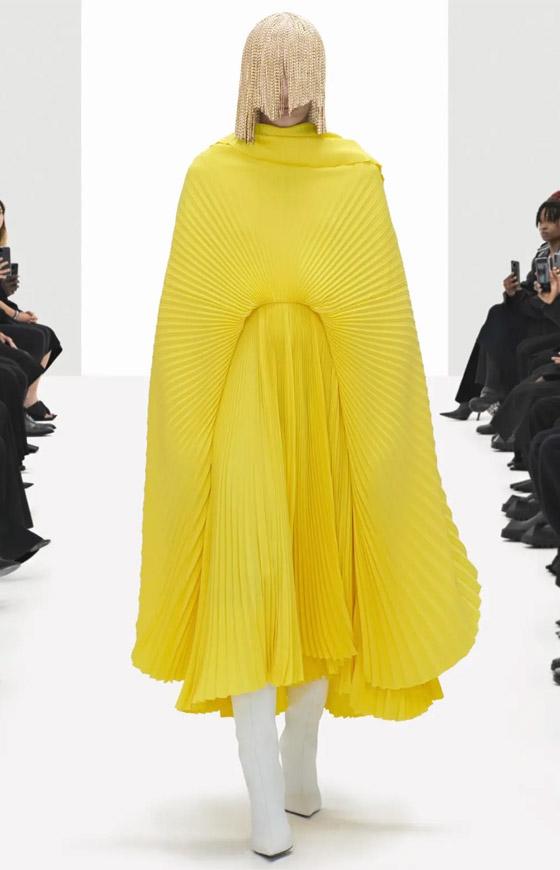 اللون الأصفر.. لون التفاؤل والفرح والإطلالة الصيفية المشرقة صورة رقم 11 اللون الأصفر.. لون التفاؤل والفرح والإطلالة الصيفية المشرقة صورة رقم 11