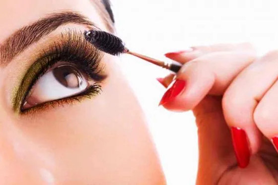 إليكم أفضل الزيوت النباتية للعناية بالرموش صورة رقم 4 إليكم أفضل الزيوت النباتية للعناية بالرموش صورة رقم 4