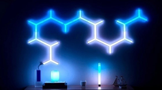 مصباح ذكي يحول الجدار إلى تركيب فني حي صورة رقم 1