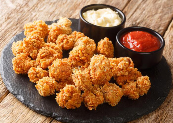 إليكم طريقة تحضير بوب كورن الدجاج بالصلصة اللذيذة صورة رقم 4