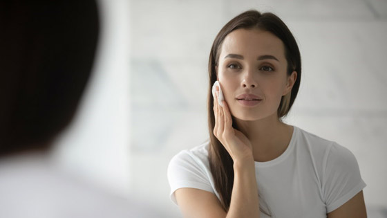 لبشرة صافية من دون حب شباب وبثور.. إليك الخطوات صورة رقم 4