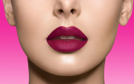 3 أخطاء ترتكبينها لدى وضع أحمر الشفاه يظهرك أكبر عمرا صورة رقم 2 3 أخطاء ترتكبينها لدى وضع أحمر الشفاه يظهرك أكبر عمرا صورة رقم 2