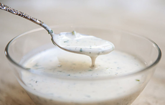 أكثر الصلصات الأمريكية شهرة.. طريقة تحضير الرانش صوص المميز صورة رقم 5