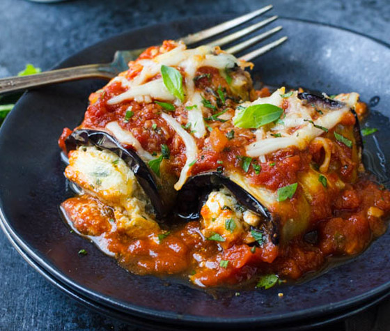 إليكم وصفة رولات الباذنجان بجبن البارميزان الطيبة للرجيم صورة رقم 5 إليكم وصفة رولات الباذنجان بجبن البارميزان الطيبة للرجيم صورة رقم 5