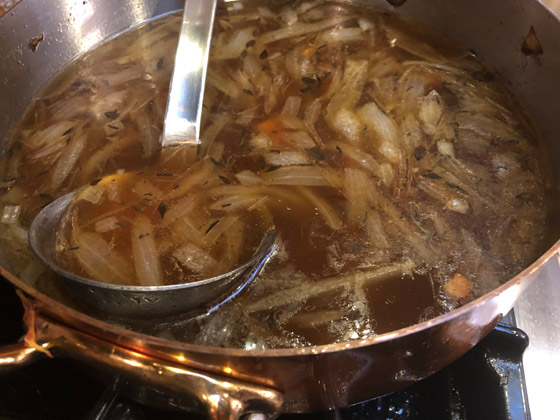 إليكم وصفة شوربة البصل الحارقة للدهون بطريقة سهلة صورة رقم 4 إليكم وصفة شوربة البصل الحارقة للدهون بطريقة سهلة صورة رقم 4