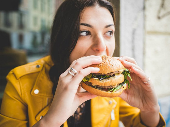 5 أشياء لا تفعلها أبداً بعد الـ6 مساءً.. عند محاولة إنقاص الوزن صورة رقم 3 5 أشياء لا تفعلها أبداً بعد الـ6 مساءً.. عند محاولة إنقاص الوزن صورة رقم 3