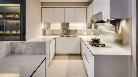 أفكار لجعل المطبخ الأبيض العصري يبدو أكثر جمالاً صورة رقم 7