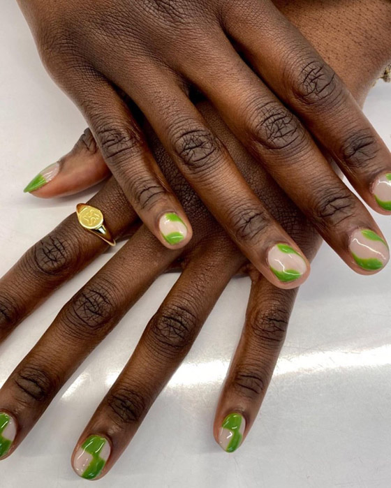 تصاميم أظافر صيفية.. يمكنك تجربتها في 2022 صورة رقم 2