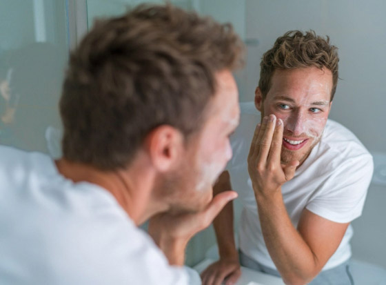 ليس بالمراهقة فقط.. أسباب ظهور حب الشباب عند البالغين وطرق السيطرة عليه صورة رقم 4 ليس بالمراهقة فقط.. أسباب ظهور حب الشباب عند البالغين وطرق السيطرة عليه صورة رقم 4