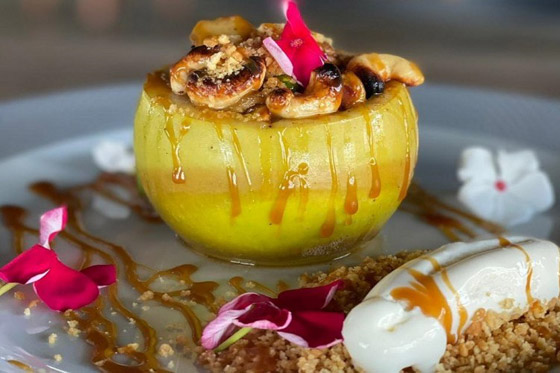 إليكم وصفة التفاح المخبوز بالمكسرات والعسل بالطعم اللذيذ صورة رقم 1 إليكم وصفة التفاح المخبوز بالمكسرات والعسل بالطعم اللذيذ صورة رقم 1