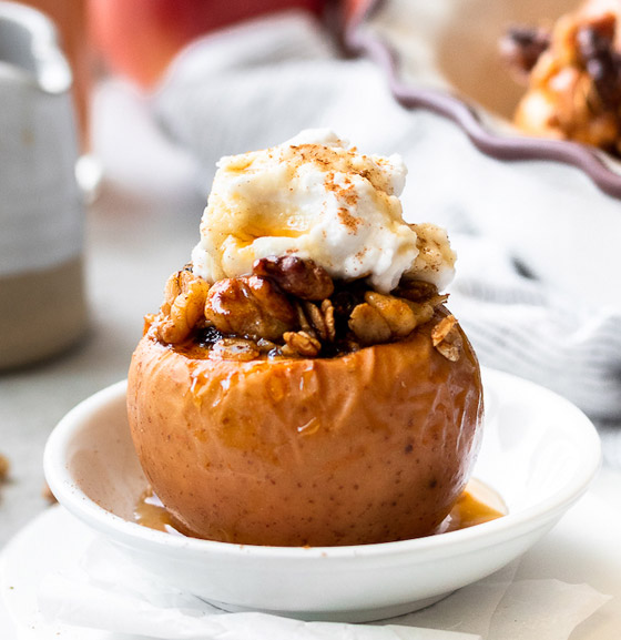 إليكم وصفة التفاح المخبوز بالمكسرات والعسل بالطعم اللذيذ صورة رقم 4 إليكم وصفة التفاح المخبوز بالمكسرات والعسل بالطعم اللذيذ صورة رقم 4