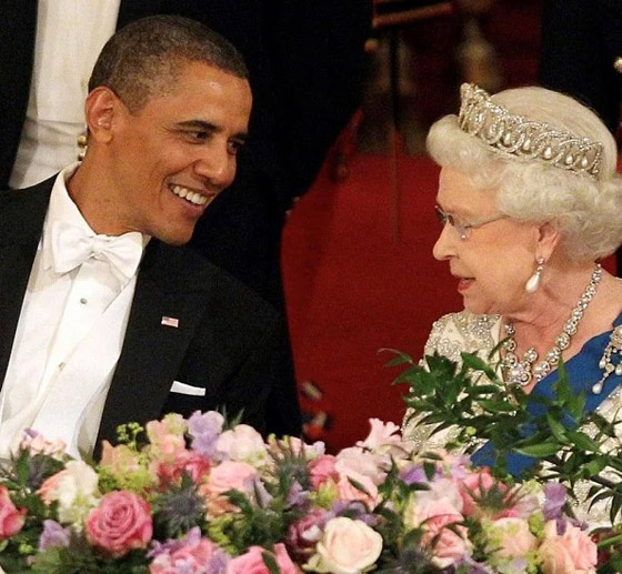 بالصور: جولة على مجوهرات الملكة إليزابيث المرصعة باللؤلؤ الخلاب صورة رقم 3 بالصور: جولة على مجوهرات الملكة إليزابيث المرصعة باللؤلؤ الخلاب صورة رقم 3