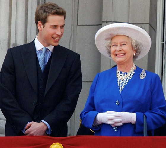 بالصور: جولة على مجوهرات الملكة إليزابيث المرصعة باللؤلؤ الخلاب صورة رقم 13 بالصور: جولة على مجوهرات الملكة إليزابيث المرصعة باللؤلؤ الخلاب صورة رقم 13