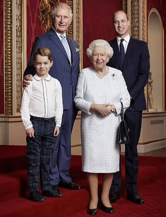 بالصور: جولة على مجوهرات الملكة إليزابيث المرصعة باللؤلؤ الخلاب صورة رقم 17 بالصور: جولة على مجوهرات الملكة إليزابيث المرصعة باللؤلؤ الخلاب صورة رقم 17