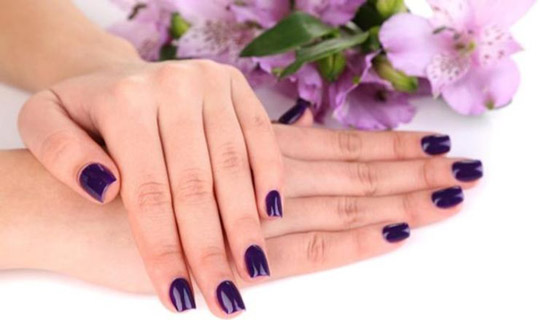 موضة صيف 2022.. الألوان القوية تتربع على عرش طلاء الأظافر صورة رقم 1