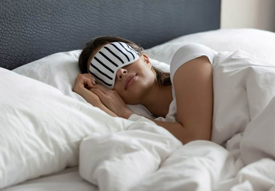 ضوء الشمس قد يساعدك! 10 نصائح لنوم مريح في ليالي الصيف الحارة صورة رقم 2 ضوء الشمس قد يساعدك! 10 نصائح لنوم مريح في ليالي الصيف الحارة صورة رقم 2